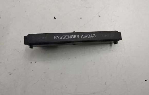 Passenger airbag on/off switch