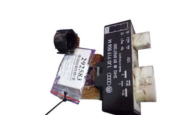 Volkswagen Polo IV 9N3 Fan control module 