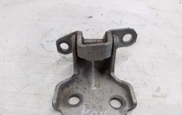 Subaru Forester SF Rear door lower hinge
