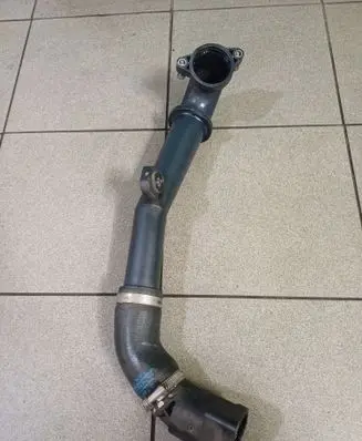 Volkswagen Golf VII Intercooler hose/pipe 04L145828G