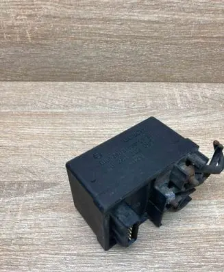 Peugeot 406 Glow plug pre-heat relay 0281003005