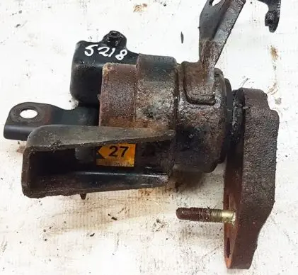 Toyota Corolla Verso AR10 Engine mount bracket