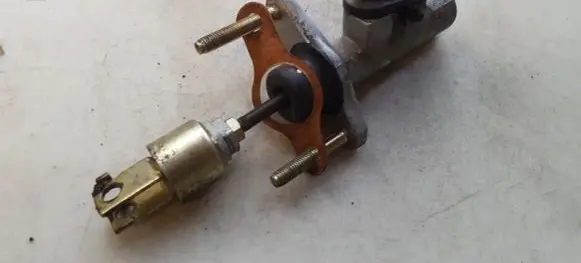 Toyota RAV 4 (XA20) Clutch master cylinder