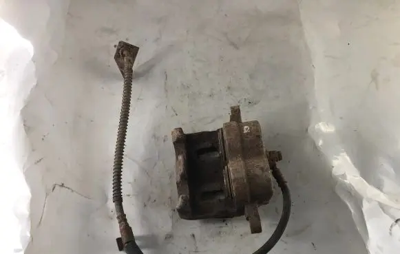 KIA Sorento Front brake caliper