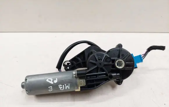 Mercedes-Benz E W211 Seat adjustment motor 820648064 0390203206