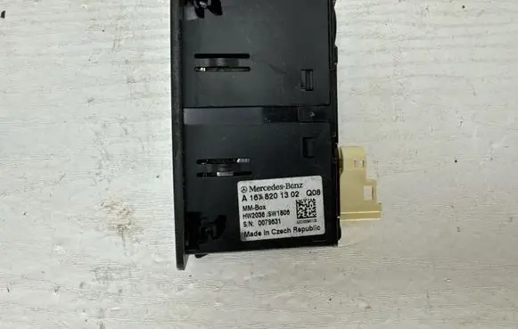 Mercedes-Benz GLC X253 C253 USB socket connector A1678201302 HW2036WW1806 0079631
