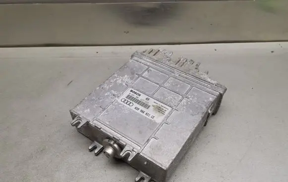 Audi A4 S4 B5 8D Engine control unit/module 0281001425 0281001426 028906021CE