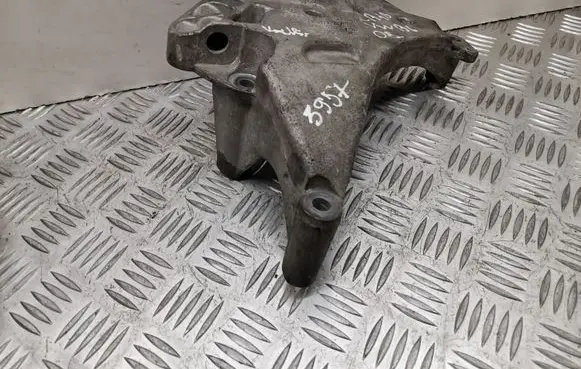 Volkswagen PASSAT B6 Engine mounting bracket 03L199207