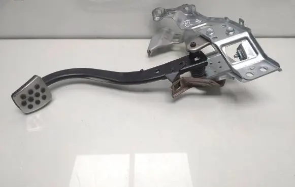 Opel Zafira B Brake pedal 13208423