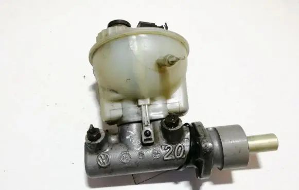Volkswagen Golf III Master brake cylinder 21025599