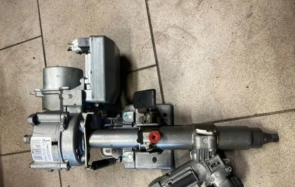 Ford Fiesta Steering wheel axle 8v513c529kh