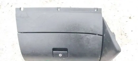 Glove box