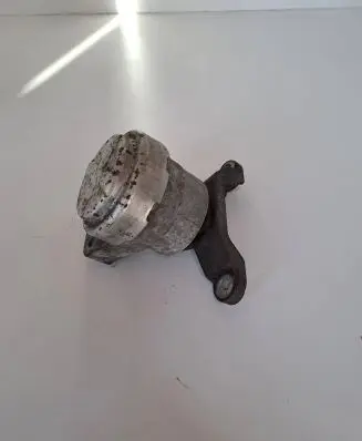 Ford Mondeo MK IV Engine mount bracket HL8022M05