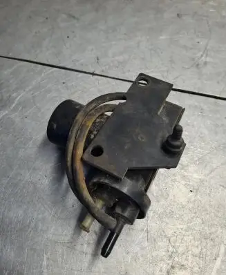 Volkswagen Transporter - Caravelle T4 Central locking vacuum pump 701907325A 003572