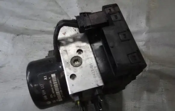 Volkswagen Polo III 6N 6N2 6NF ABS Pump