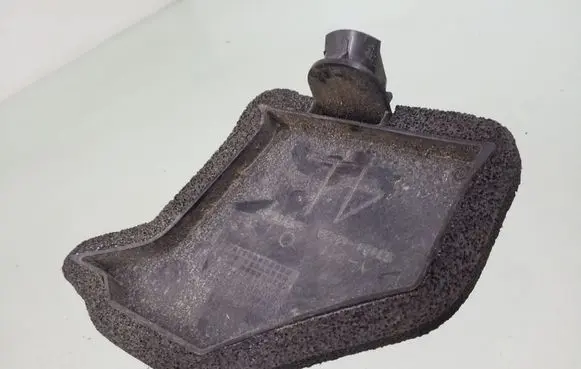 Radiator mount bracket