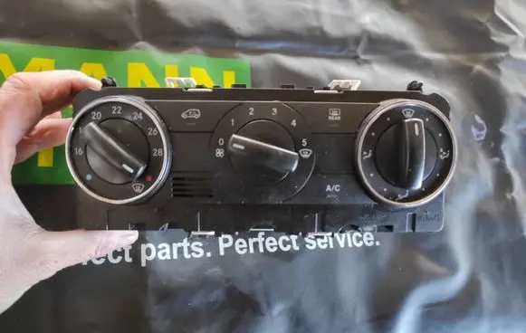 Mercedes-Benz A W169 Climate control unit A1698302685