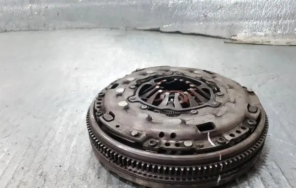 Volkswagen PASSAT B6 Dual mass flywheel 