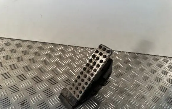 Mercedes-Benz GLC X253 C253 Accelerator throttle pedal A2533000104