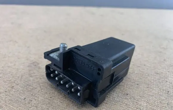 BMW 5 E39 Glow plug pre-heat relay 12212246919 2246919