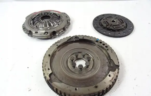 Nissan Pulsar Clutch set kit 302050736R