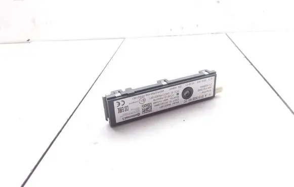Mercedes-Benz E W213 Aerial antenna amplifier A2139056800 RKE213E1