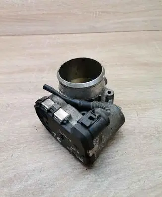 Volkswagen PASSAT B5.5 Throttle valve 06B133062M