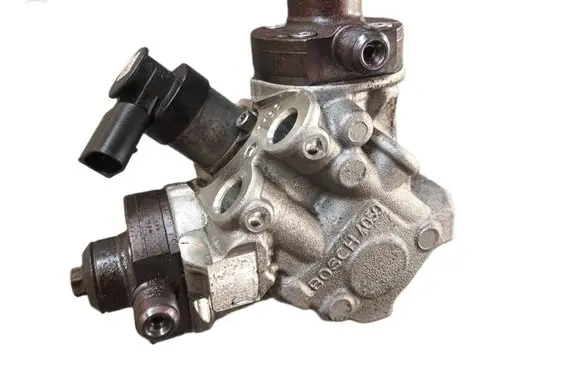 Audi Q7 4M Fuel injection high pressure pump 059130755CG 0445010806