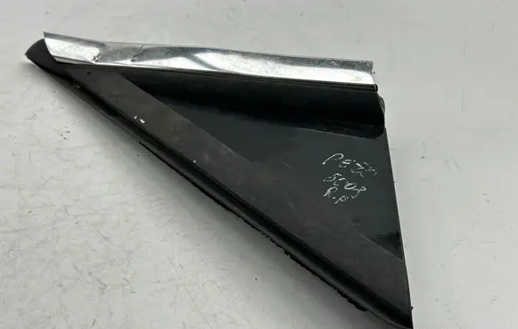 Peugeot 3008 I Front door glass trim molding 96859482XT 96859484XY