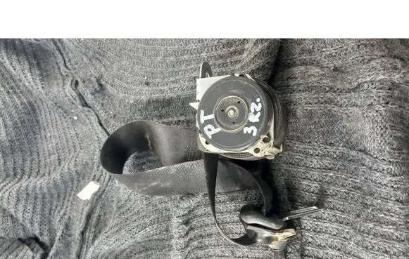 Opel Zafira B Rear seatbelt 