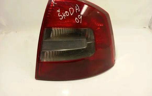 Skoda Octavia Mk2 (1Z) Rear/tail lights 086651918RB