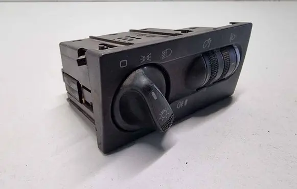 Volkswagen Golf III Light switch 1H6941531