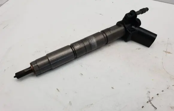 BMW 1 E82 E88 Fuel injector 7805428