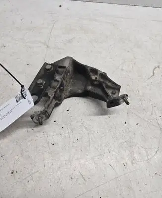 Peugeot 307 Engine mounting bracket 9635959380