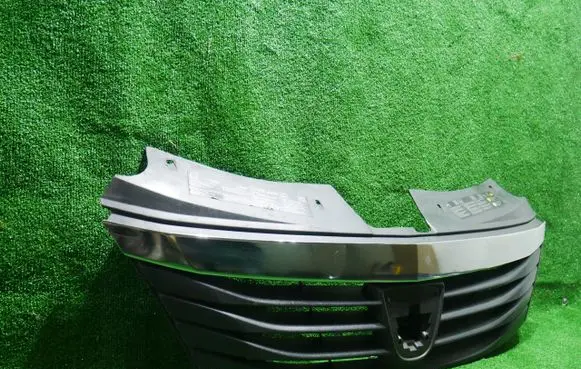 Dacia Logan I Front bumper upper radiator grill 8200748240