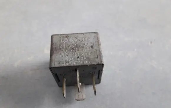 Volkswagen Golf IV Other relay 141951253B 20240072