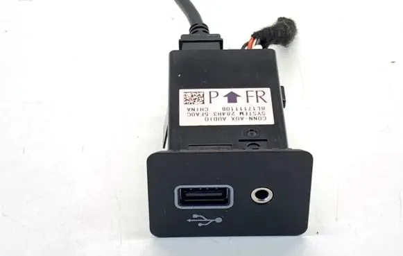 Nissan Qashqai USB socket connector 284H35FA0C