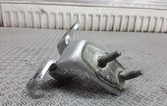 Honda CR-V Rear door lower hinge