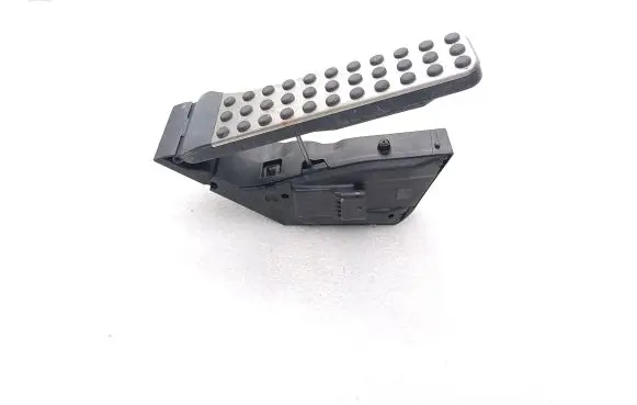 Mercedes-Benz S W222 Accelerator throttle pedal A2053000104 100715 ZGS00404
