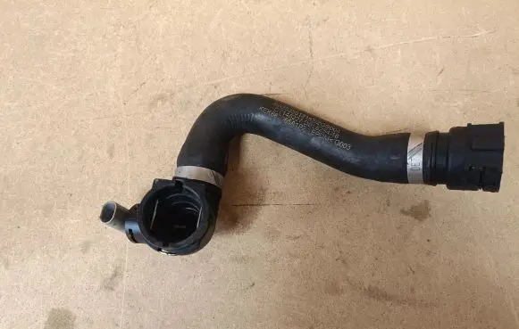 Mercedes-Benz GLC X253 C253 Engine coolant pipe/hose A2535018182