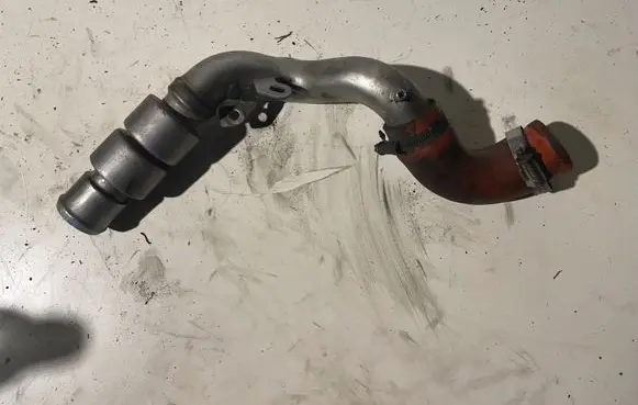 Land Rover Discovery 4 - LR4 Intercooler hose/pipe