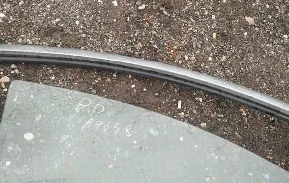 Nissan Note (E12) Front door window glass four-door AS2