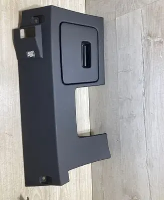 Audi Q3 F3 Glove box 83B863075
