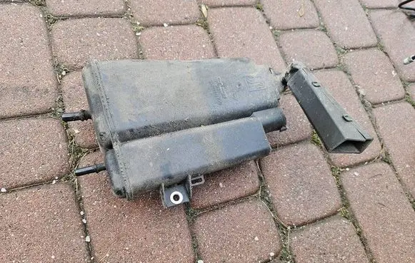 Opel Corsa E Active carbon filter fuel vapour canister 13244642