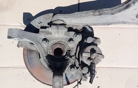 Vauxhall Vectra C Front wheel hub spindle knuckle 000