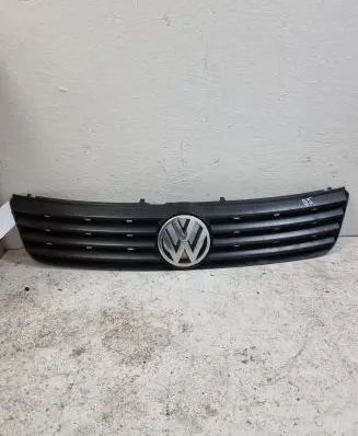 Volkswagen PASSAT B5 Front bumper upper radiator grill