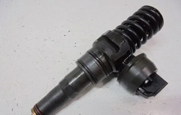 Skoda Fabia Mk1 (6Y) Fuel injector 038130079BN