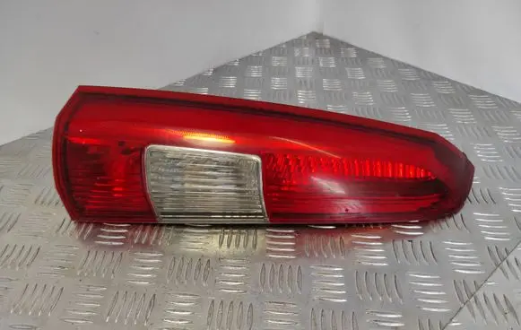 Volvo V70 Rear/tail lights 9154493