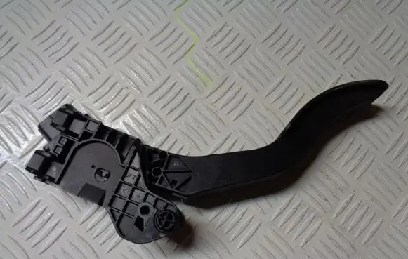 Volkswagen Up Accelerator throttle pedal 1S1721503A