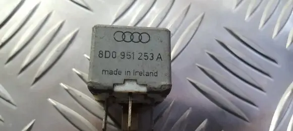 Volkswagen PASSAT B5.5 Other relay 8d0951253a 899313000